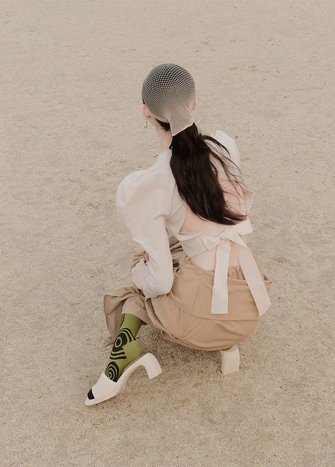 水波漣漪不對稱設計中長襪